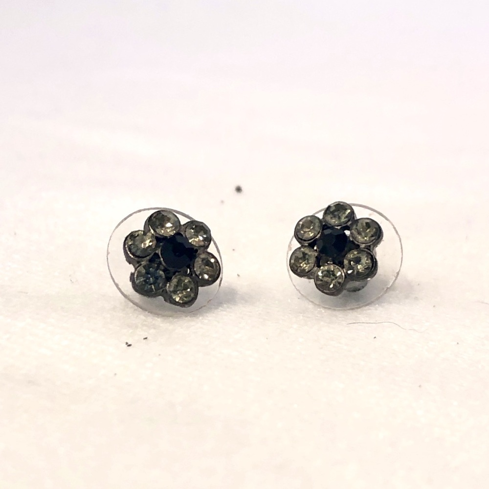 Flower earring studs